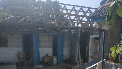 З території Росії обстріляли прикордонне село Павлівка на Сумщині: пошкоджена школа та приватні будинки З території Росії обстріляли прикордонне село Павлівка на Сумщині: пошкоджена школа та приватні будинки