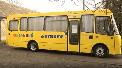 Транспорт є - їздити заборонено: чому на Херсонщині простоюють шкільні автобуси