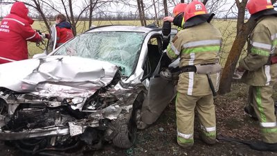 У ДТП на Миколаївщині загинули двоє підлітків У ДТП на Миколаївщині загинули двоє підлітків
