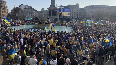 "Жодних угод з терористом": у Лондоні відбувається марш на підтримку України "Жодних угод з терористом": у Лондоні відбувається марш на підтримку України