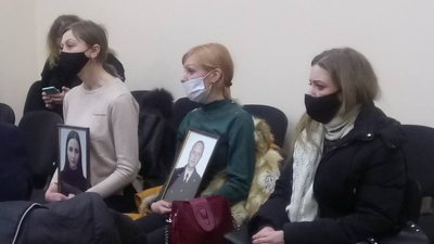 Підозрюваний у смертельній аварії на окружній у Харкові оскаржує арешт: суд пікетують друзі загиблих Підозрюваний у смертельній аварії на окружній у Харкові оскаржує арешт: суд пікетують друзі загиблих