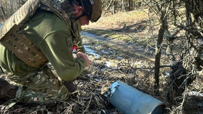 Вибухотехніки знешкодили уламки ракети та шахедів