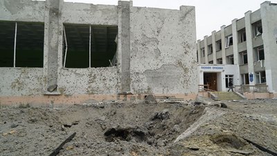 Російські окупанти знищили у Чугуєві школу з автономним опаленням Російські окупанти знищили у Чугуєві школу з автономним опаленням