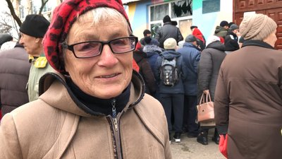 Без світла та інтернету, але зі сльозами радості: як живуть люди у деокупованій Снігурівці на Миколаївщині Без світла та інтернету, але зі сльозами радості: як живуть люди у деокупованій Снігурівці на Миколаївщині