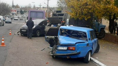 На Одещині в ДТП потрапили шість автівок: двоє людей поранені