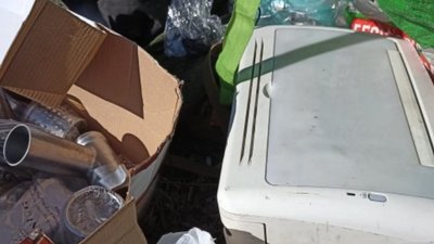 На базарі в Білорусі російські солдати торгують речами, які награбували на Сумщині