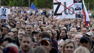 У Словаччині тисячі людей вийшли на протести проти політики Фіцо