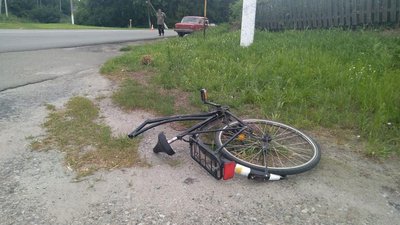 На Менщині водій «ВАЗу» збив неповнолітню велосипедистку: дівчинка в реанімації