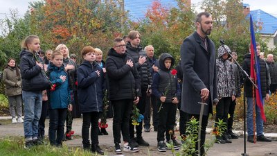 У Глухові попрощалися з народним майстром Ігорем Білевичем, який загинув на Донеччині У Глухові попрощалися з народним майстром Ігорем Білевичем, який загинув на Донеччині