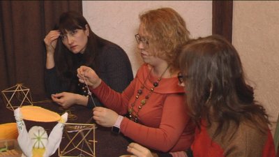 Вінницька мисткиня провела майстер-клас з виготовлення рідвяного симвоаа Вінницька мисткиня провела майстер-клас з виготовлення рідвяного симвоаа