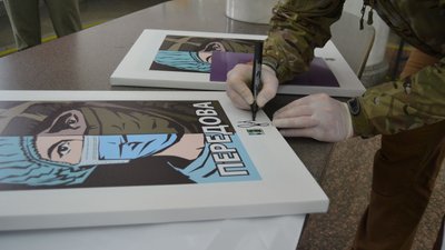 Плакат харківського художника про боротьбу з COVID-19 став поштовою маркою Плакат харківського художника про боротьбу з COVID-19 став поштовою маркою