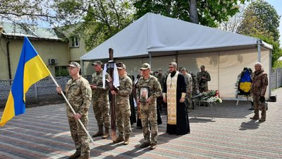 Дражнили Гномом за невисокий зріст, а він став титаном і тримав небо: черкащани попрощалися із Максиміліаном Склянським Дражнили Гномом за невисокий зріст, а він став титаном і тримав небо: черкащани попрощалися із Максиміліаном Склянським
