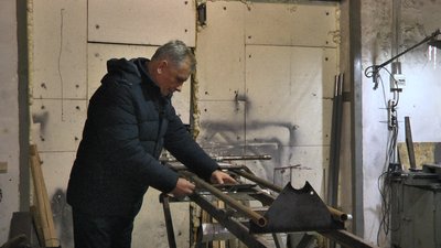 Залізні коні з минулого: маріупольчанин виготовляє рідкісні ретро-автомобілі Залізні коні з минулого: маріупольчанин виготовляє рідкісні ретро-автомобілі