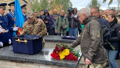 У Бучі попрощалися з "Привидом Києва" військовим льотчиком Михайлом Матюшенком У Бучі попрощалися з "Привидом Києва" військовим льотчиком Михайлом Матюшенком