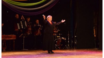 З друзями, сім'єю, салатом олів'є. Як зустрічатимуть Новий рік З друзями, сім'єю, салатом олів'є. Як зустрічатимуть Новий рік