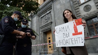 "Самі ви іноагенти": журналісти у Москві вийшли на одиночні пікети, є затримані "Самі ви іноагенти": журналісти у Москві вийшли на одиночні пікети, є затримані