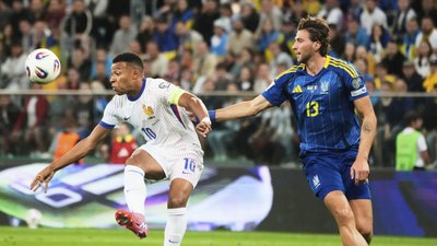Ілля Забарний в матчі за збірну України з футболу
