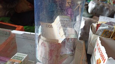 На Житомирщині жителі громади щотижня збирають понад десять тисяч гривень на речі для військових