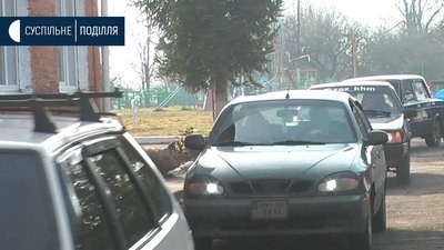 "Я хочу побажати щастя своїм мамі і папі...", - на Хмельниччині вихованцям інтернату привезли подарунки