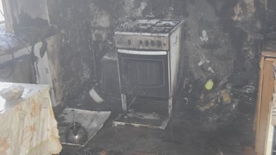 У п'ятиповерхівці Одеси спалахнула пожежа, двох людей госпіталізували