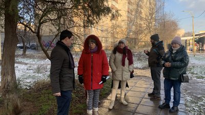 В Ужгороді мешканці будинку по вулиці Бестужева готують докумонти для користування прибудинкової території В Ужгороді мешканці будинку по вулиці Бестужева готують докумонти для користування прибудинкової території