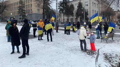 День Соборності в Україні. Вінничани створили живий "Ланцюг Єднання" на Центральному мосту