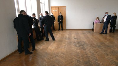 За зачиненими дверима: Суспільне не пустили на засідання новообраної Рівнеоблради