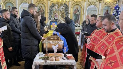 На Закарпатті попрощалися з полеглим захисником Юрієм Тромпаком На Закарпатті попрощалися з полеглим захисником Юрієм Тромпаком