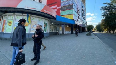Удруге з початку тижня: у Черкасах "замінували" ТРЦ Удруге з початку тижня: у Черкасах "замінували" ТРЦ