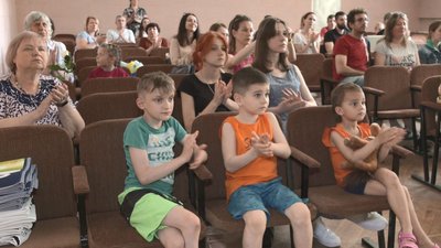 Реабілітація через мистецтво: для переселенців у Черкасах організовують вистави Реабілітація через мистецтво: для переселенців у Черкасах організовують вистави