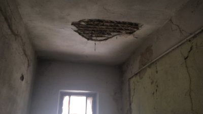 Вдруге за літо: у житловому будинку в Одесі знов обвалився дах