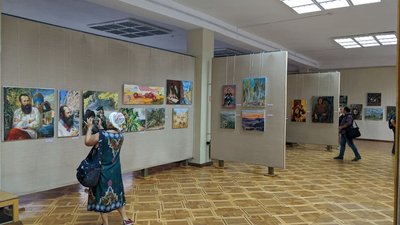 У Миколаївському художньому музеї відкрили виставку картин, зібраних за 30 років незалежності