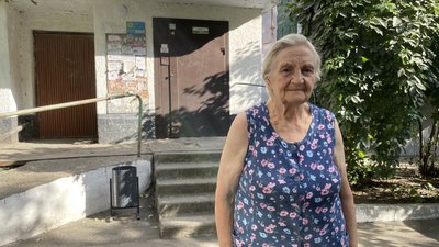 Конфлікт через бетонну перешкоду. У Миколаєві мешканці будинку перекрили дворовий проїзд Конфлікт через бетонну перешкоду. У Миколаєві мешканці будинку перекрили дворовий проїзд