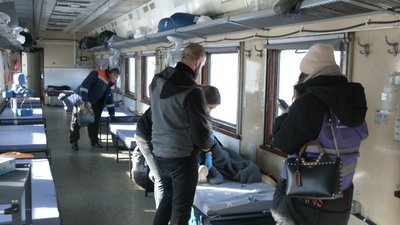 "Це має хтось робити". Вже рік "Лікарі без кордонів" евакуйовують поранених українців "Це має хтось робити". Вже рік "Лікарі без кордонів" евакуйовують поранених українців