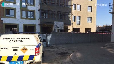 У Рівному на території новобудови знайшли гранату із запалом У Рівному на території новобудови знайшли гранату із запалом