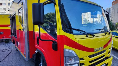 Луцькі комунальники отримали аварійну машину від благодійників зі США