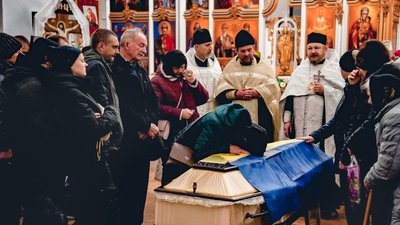 У Ніжині провели в останню путь старшого сержанта Віталія Дворніка