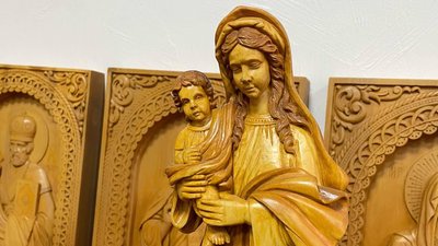 У Черкасах триває виставка Миколи Старова "Різцем народжені дива" У Черкасах триває виставка Миколи Старова "Різцем народжені дива"