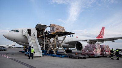 Україна отримала від США майже 190 тисяч доз вакцини Pfizer Україна отримала від США майже 190 тисяч доз вакцини Pfizer