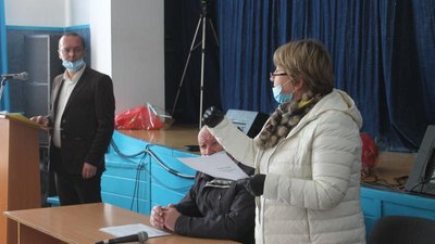 Кілометри марлі, волонтери, безкоштовні маски: фоторепортаж із Сарненщини Кілометри марлі, волонтери, безкоштовні маски: фоторепортаж із Сарненщини