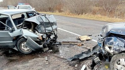 ДТП на Житомирщині: п'ятьом людям знадобилася медична допомога, троє з них – в реанімації ДТП на Житомирщині: п'ятьом людям знадобилася медична допомога, троє з них – в реанімації