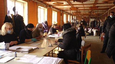 На 87 виборчому окрузі Прикарпаття роздали бюлетені дільничним комісіям