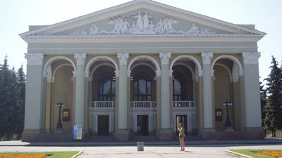 Харківська трупа та просвітницький будинок: історія професійного театру у Полтаві Харківська трупа та просвітницький будинок: історія професійного театру у Полтаві