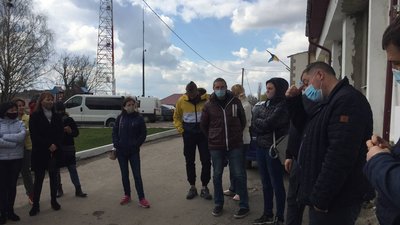 У Зборові батьки учнів вимагали відновити опалення у школах