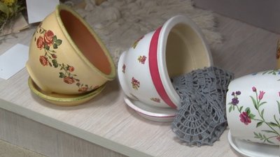 Сім років черкащанка розмальовує чашки Сім років черкащанка розмальовує чашки