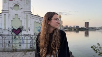 18-річна кримчанка виїхала з окупації та вчить українську — історія Дар'ї