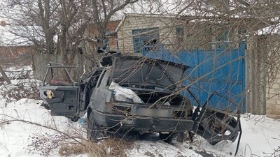 Автомобіль, пошкоджений ударом російського дрона в Козачій Лопані, 22 січня 2026 року