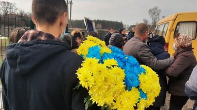 На Харківщині прощаються із загиблим на сході бійцем ООС Андрієм Тепериком На Харківщині прощаються із загиблим на сході бійцем ООС Андрієм Тепериком