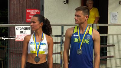 "Заради наших воїнів я готова бігти". Як у Франківську 210 людей взяли участь у благодійному забігу "Вишиванка IF RUN" "Заради наших воїнів я готова бігти". Як у Франківську 210 людей взяли участь у благодійному забігу "Вишиванка IF RUN"