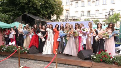 Міс Львів – 2020: найгарнішу дівчину міста цьогоріч обирали просто неба Міс Львів – 2020: найгарнішу дівчину міста цьогоріч обирали просто неба